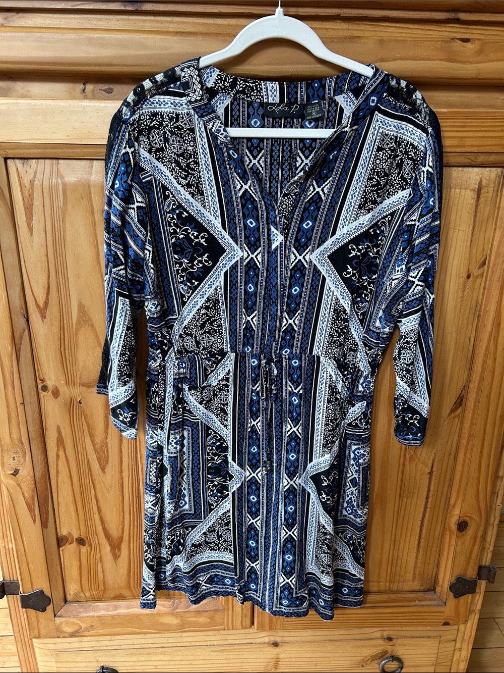 Lola P. Boho Geometric Print Rayon Mini Dress V-Neck 3/4 Sleeve Buttons